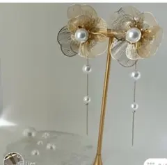 花の形状のロングドロップピアス 結婚式 前撮り