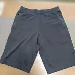 ジッパーポケット付きグレーショートパンツ　UNIQLO　Small