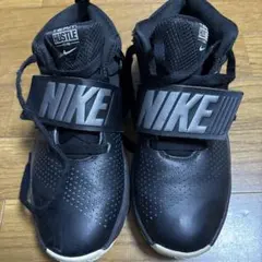 Nike Hustle D8スニーカー 7Y ブラック