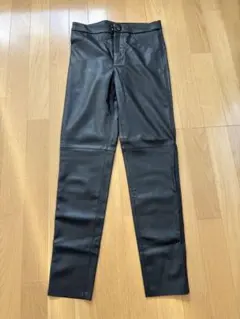 フェイクレザーパンツ