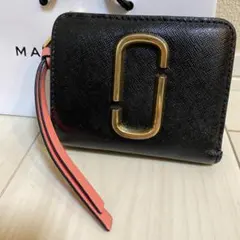 マークジェイコブス　MARC JACOBS 二つ折り財布 ブラック/ピンク