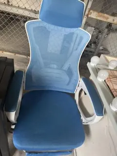 青いゲーミングチェア リクライニング機能付き