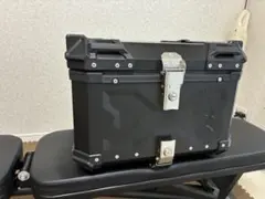 ONE STEP　BLACK 55L　リアボックス　取付ベース付属