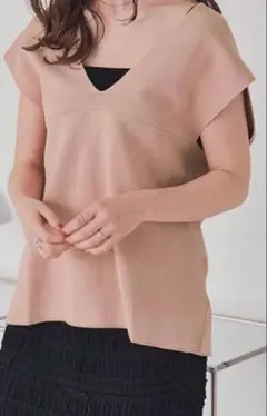 深Vネックニットベストのサムネイル