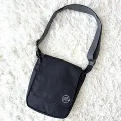 美品 完売 MAMMUT マムート ショルダーバッグ スクエア 4L ブラックのサムネイル