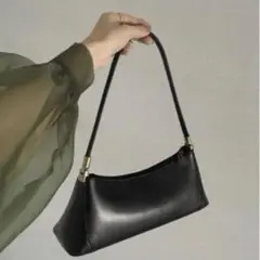 黒のレザーハンドバッグ