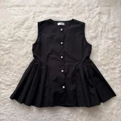 【美品】Myu パールボタン タック ギャザー ペプラム ジレ ブラックのサムネイル
