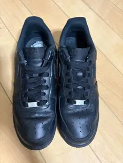 NIKE AIR FORCE 1 ブラック スニーカーのサムネイル
