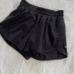 ルルレモン　ブラック ショートパンツ ジッパーポケット付き　6
