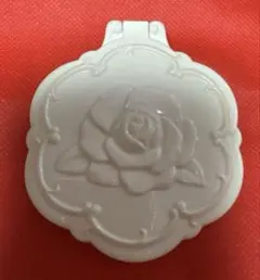 ANNA SUI コンパクトミラー ホワイト 薔薇のサムネイル