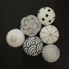 和玉　ちりめん細工　髪飾り　白　黒　銀　成人式　結婚式　七五三　水引　梅