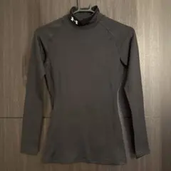 アンダーアーマー　黒タートルネック長袖アンダーシャツ　S 子供用