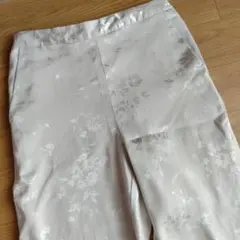 GU☆薄ベージュ 花柄 ワイドパンツ　М　サイドスリット　ポケット・裏地付き