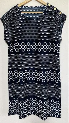 ネイビーとホワイトの円形模様ワンピースレディースワンピース✨１点もの