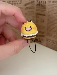 ハチ　ストラップ　あみぐるみ　ハンドメイド