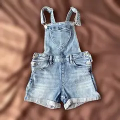 H&M デニム オーバーオール ショートパンツ ハート刺繍 130