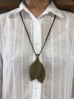 木彫り 葉っぱ ネックレス