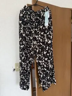 値下げ！リラックスイージーパンツ 花柄 黒白