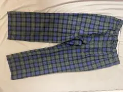 青と緑のチェック柄スラックス