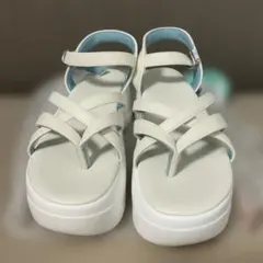 うさこま しまむら　コラボ クロスベルトトングサンダル L