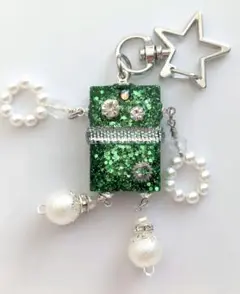 【8】憎めないへんてこロボ　キーホルダー 　レジン　ハンドメイド☆ミ