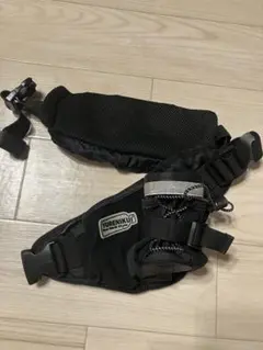 ユレニクイ・YURENIKU ウエストポーチ 黒（asicsキャップオマケ付き）