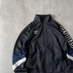 【デサント製、刺繍ロゴ】UMBROトラックジャケット古着ジャージ袖ロゴなえなの.