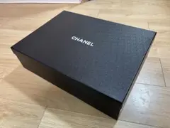 CHANELの空箱 32.5 × 44.5 × 12センチ