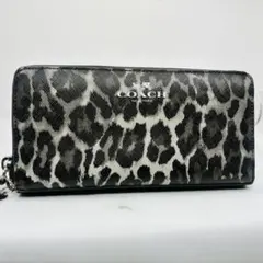 【美品】COACH レオパード柄 ラウンドファスナー長財布のサムネイル