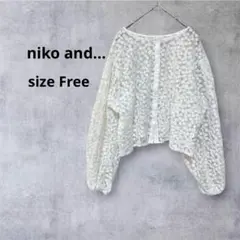 美品✨ 【niko and…】 2WAYフラワーオーガンジプルオーバー 総柄 白のサムネイル