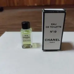 CHANEL N°19 Eau de Toilette
