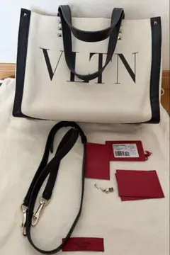 valentino キャンバストートバッグのサムネイル