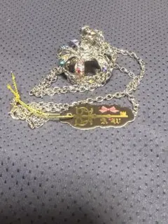 クラウン型ストーン付きネックレス