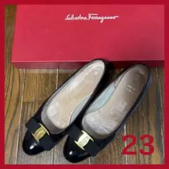 Salvatore Ferragamo ブラックパンプス 23