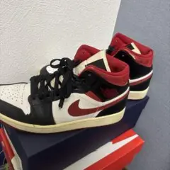 NIKE AIR JORDAN 1 MID スニーカーのサムネイル