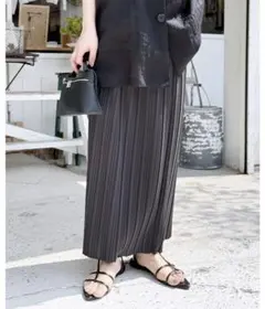 【美品】reca レカ 迷わず着れる！大人のロングプリーツスカート チャコール