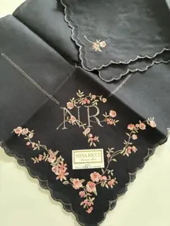 NINA RICCI ブラック 花柄刺繍 ハンカチ