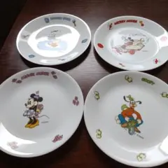 コレールDisney キャラクター 皿 4枚　新品未使用　箱無　直径約21㌢のサムネイル