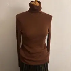 ユニクロ　ブラウン タートルネック セーター