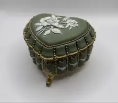 Item thumbnail for item 03969f45-18d9-426a-8eca-8dd7e9414fc8