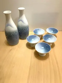 深川製磁　陶器製青い花瓶 鳥と花のデザイン 深川製磁 陶器製青い花瓶 鳥と花のデザイン 工芸品