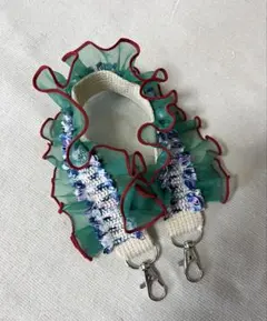 緑チュールフチ赤　フリル　ハンドストラップ　スマホストラップ　ツイード