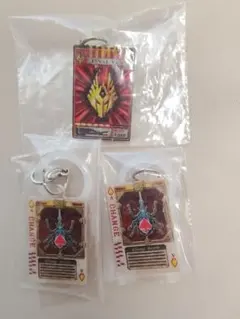 仮面ライダー　めじるしアクセサリー　仮面ライダー龍騎、ブレイド　3個組