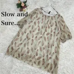 【slow and sure...】半袖シアートップス　羽柄　茶色　総柄　L