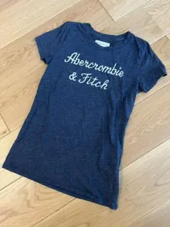 ☆Abercrombie&Fitch☆ レディースTシャツ　ネイビー　XS
