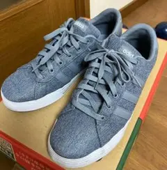 adidas スニーカー グレーのサムネイル