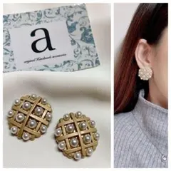 2303☺︎マット素材ゴールドとパールのヴィンテージピアス☺︎