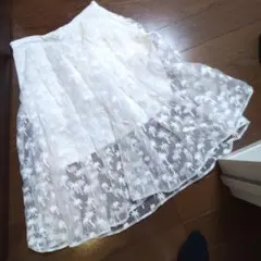 【新品タグ付き】デイシーdeicyヤシの木刺繍オーガンジースカート白Mのサムネイル