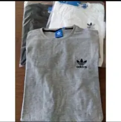 adidas アディダスオリジナルス　Tシャツ