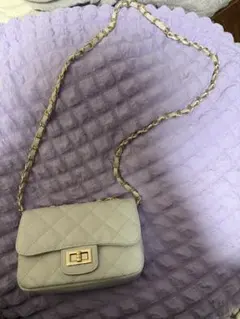 ライトグレー キルティング ショルダーバッグ